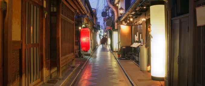 Kyoto After Dark: An Evening Stroll through Pontocho and Gion